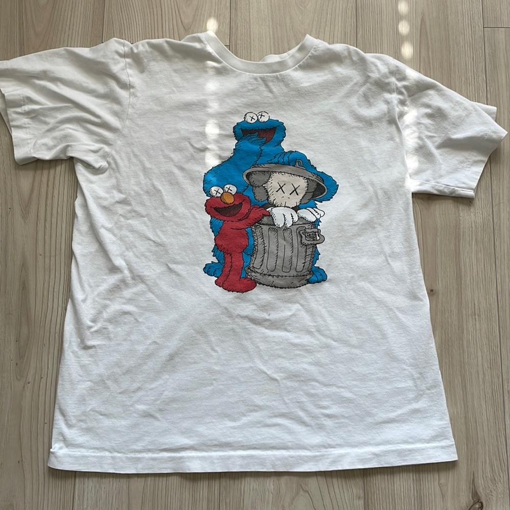 Uniqlo kaws
